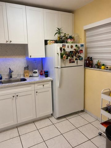 110 Royal Palm Rd 208, Hialeah Gardens, FL 33016