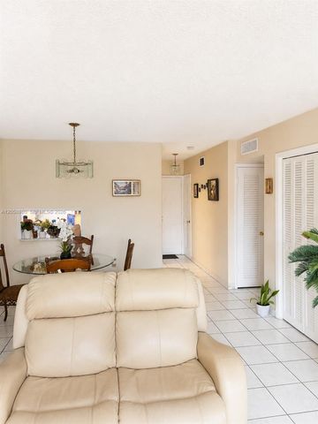 110 Royal Palm Rd 208, Hialeah Gardens, FL 33016