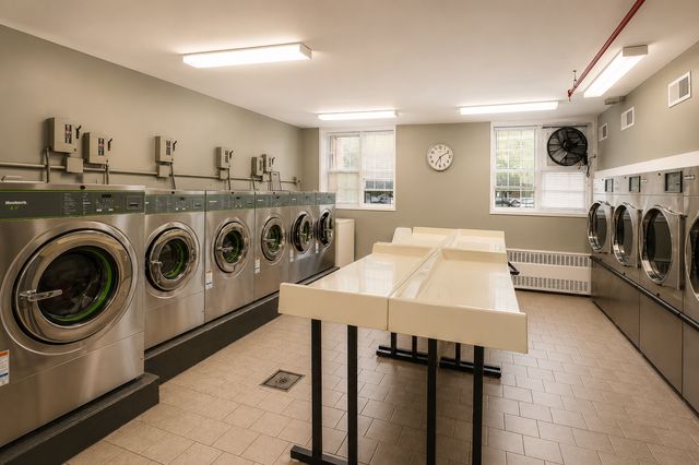 8439 153rd Ave Apt 4J, New York City, NY 11414