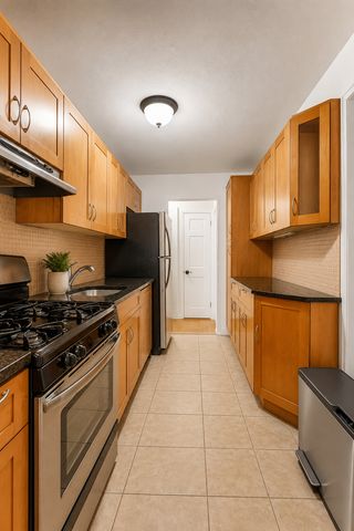 8439 153rd Ave Apt 4J, New York City, NY 11414
