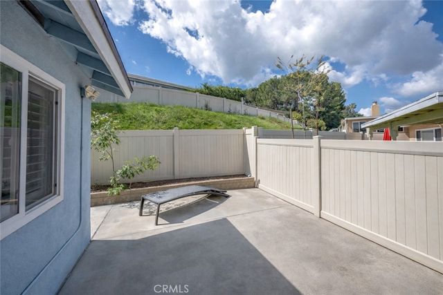 26333 Long Oak Drive, Newhall, CA 91321