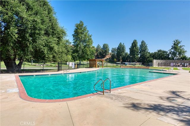 26333 Long Oak Drive, Newhall, CA 91321