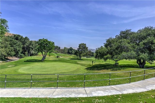 26333 Long Oak Drive, Newhall, CA 91321