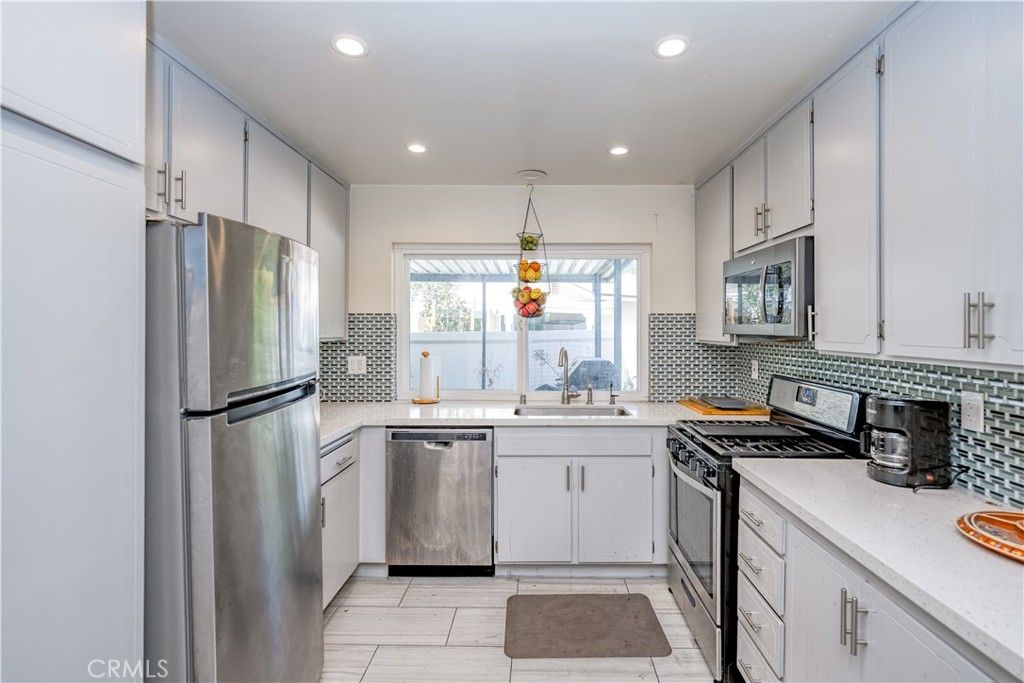 26333 Long Oak Drive, Newhall, CA 91321