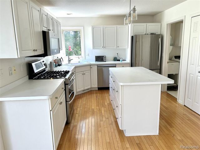 4197 Lake Forest Drive, Ann Arbor, MI 48108