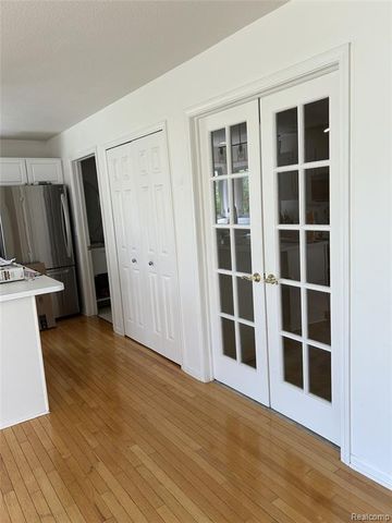 4197 Lake Forest Drive, Ann Arbor, MI 48108