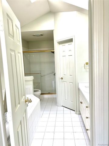 4197 Lake Forest Drive, Ann Arbor, MI 48108