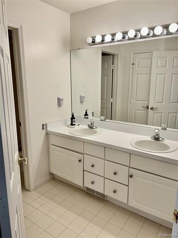 4197 Lake Forest Drive, Ann Arbor, MI 48108