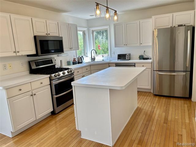4197 Lake Forest Drive, Ann Arbor, MI 48108