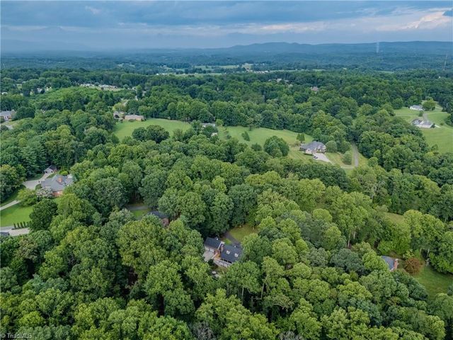 158 Oakmont Place, Mount Airy, NC 27030