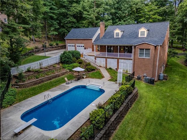 158 Oakmont Place, Mount Airy, NC 27030