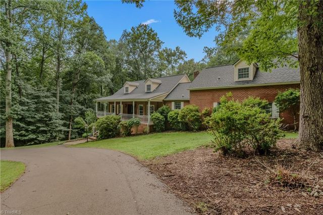 158 Oakmont Place, Mount Airy, NC 27030