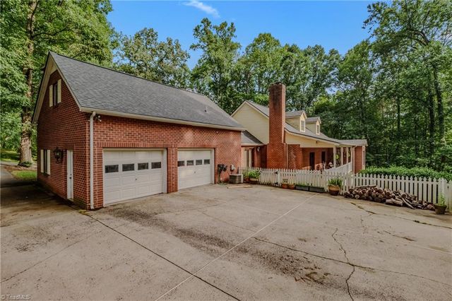 158 Oakmont Place, Mount Airy, NC 27030