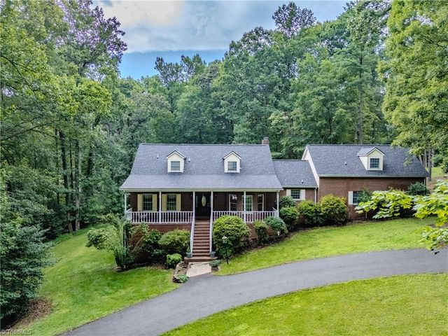 158 Oakmont Place, Mount Airy, NC 27030