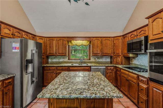 158 Oakmont Place, Mount Airy, NC 27030