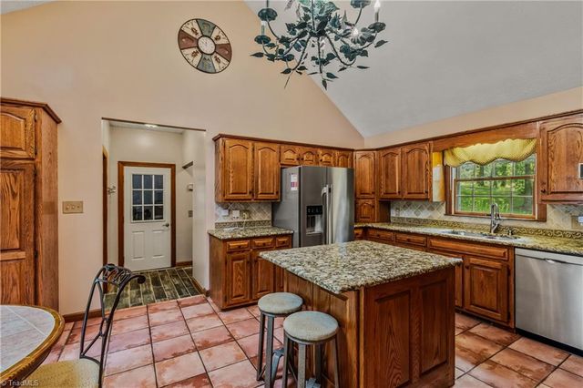 158 Oakmont Place, Mount Airy, NC 27030