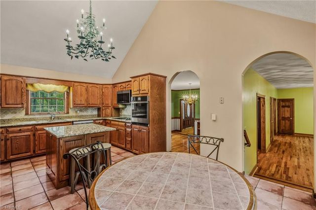 158 Oakmont Place, Mount Airy, NC 27030