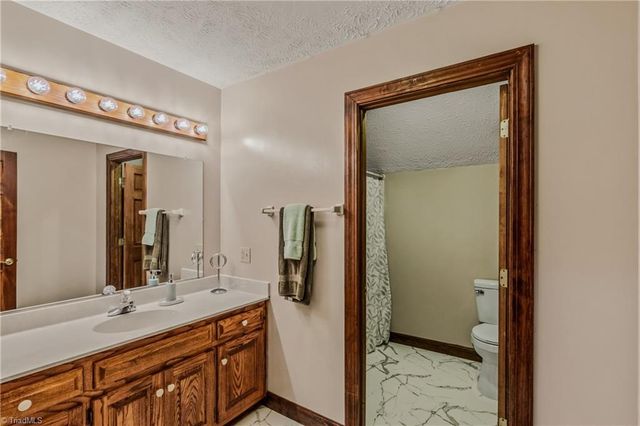 158 Oakmont Place, Mount Airy, NC 27030