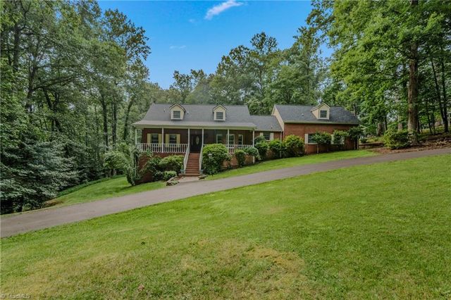 158 Oakmont Place, Mount Airy, NC 27030