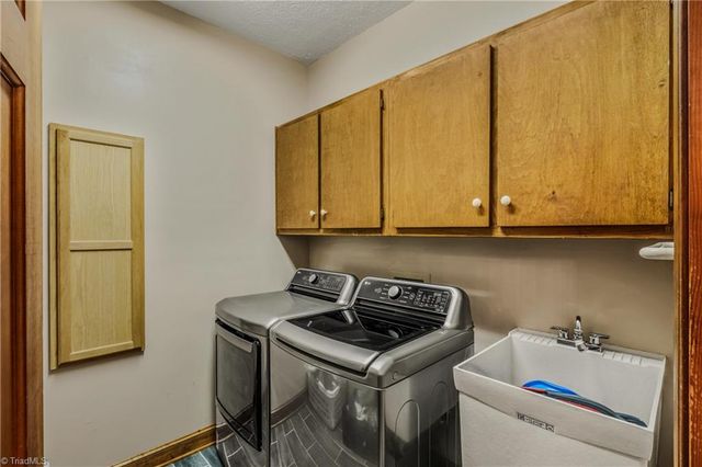 158 Oakmont Place, Mount Airy, NC 27030