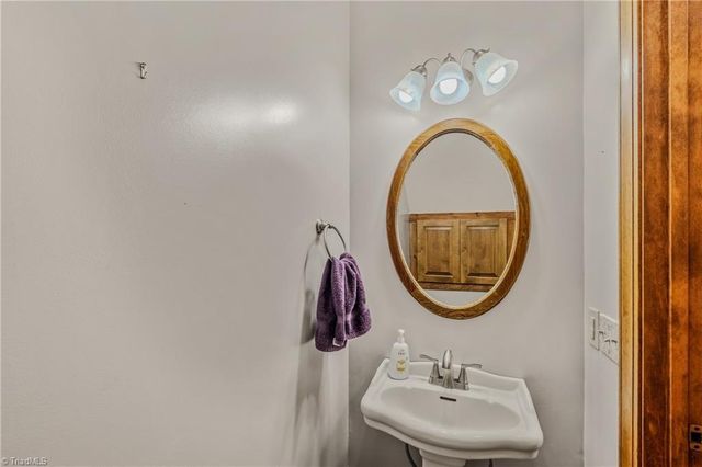 158 Oakmont Place, Mount Airy, NC 27030