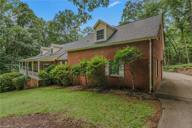 158 Oakmont Place, Mount Airy, NC 27030