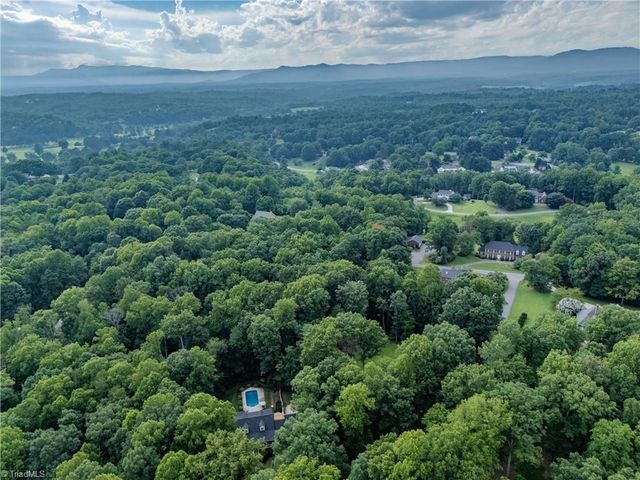 158 Oakmont Place, Mount Airy, NC 27030