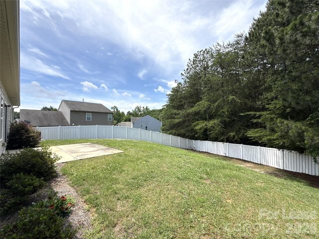 13320 Hunting Birds Lane, Charlotte, NC 28278