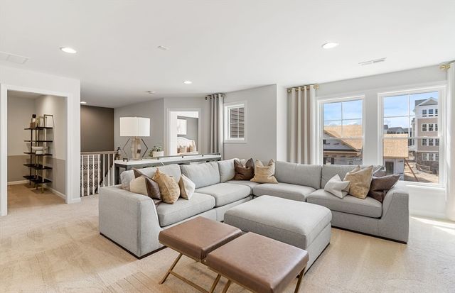 3 Weathervane Drive 1, Walpole, MA 02081