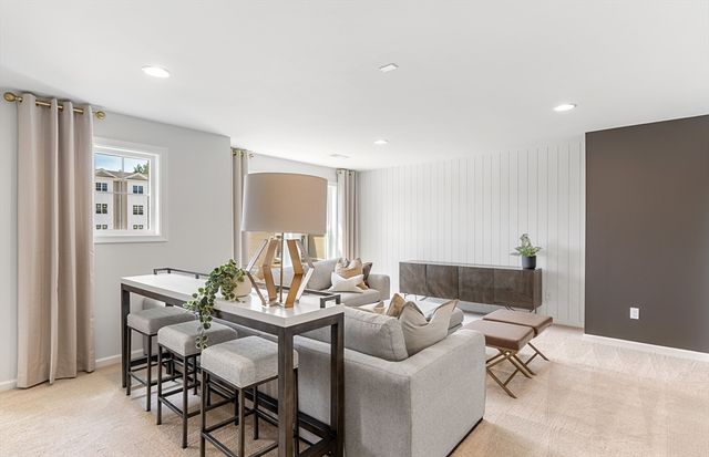 3 Weathervane Drive 1, Walpole, MA 02081