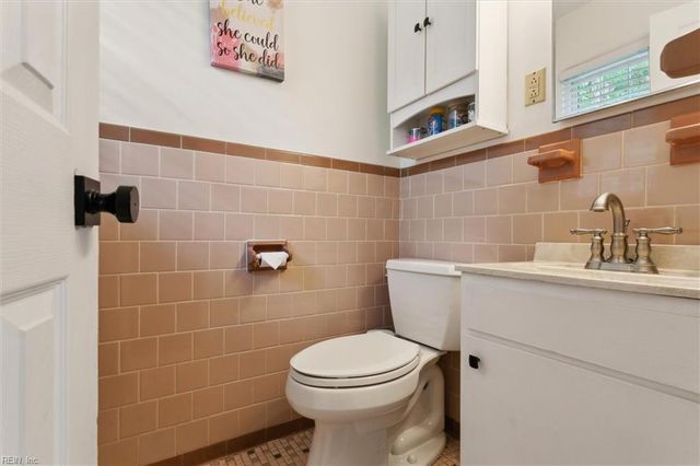 1815 Meadowview DR, Yorktown, VA 23693