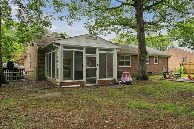 1815 Meadowview DR, Yorktown, VA 23693