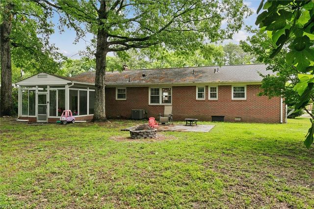 1815 Meadowview DR, Yorktown, VA 23693