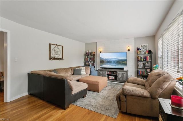 1815 Meadowview DR, Yorktown, VA 23693