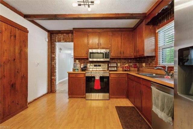 1815 Meadowview DR, Yorktown, VA 23693