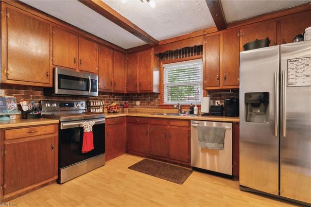 1815 Meadowview DR, Yorktown, VA 23693