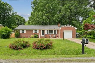 1815 Meadowview DR, Yorktown, VA 23693