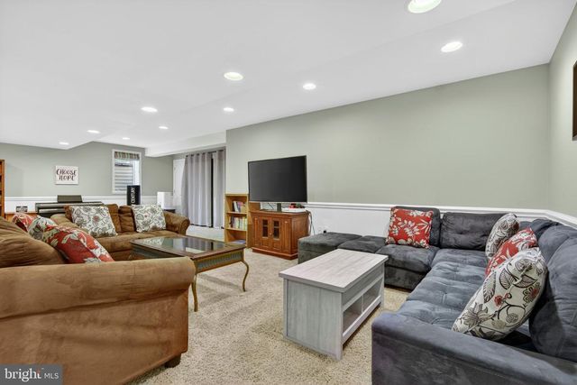 209 HEATHERSTONE WAY, Lancaster, PA 17601