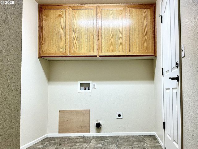 25335 TRINITY St, Veneta, OR 97487