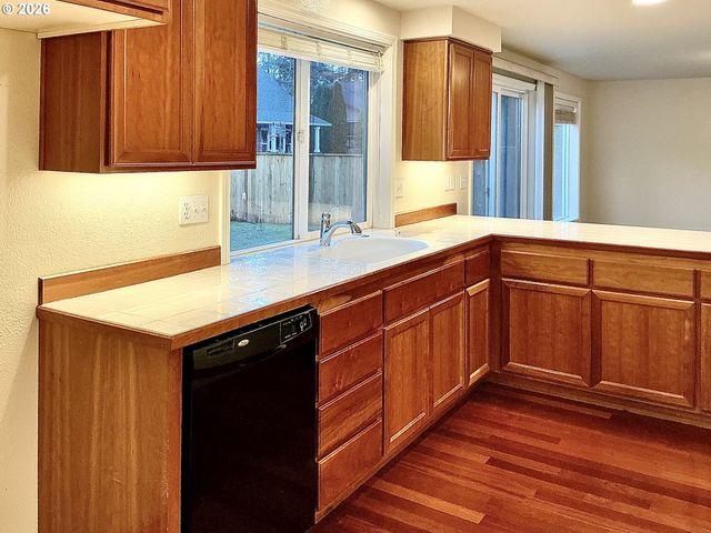 25335 TRINITY St, Veneta, OR 97487