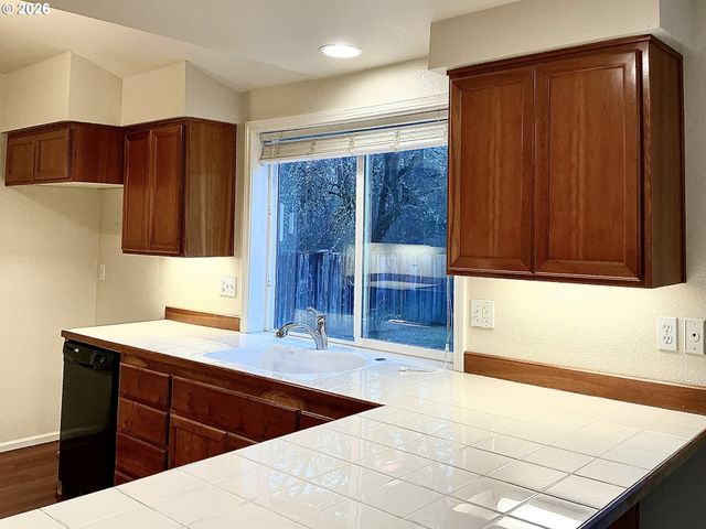 25335 TRINITY St, Veneta, OR 97487