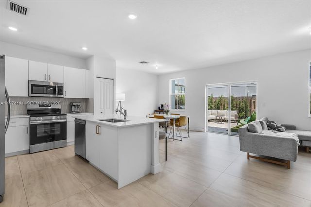 11927 NW 46th St 11927, Coral Springs, FL 33076