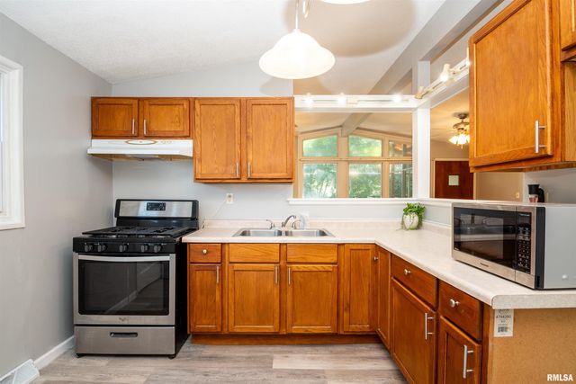 2828 N HARPER Terrace, Peoria, IL 61604