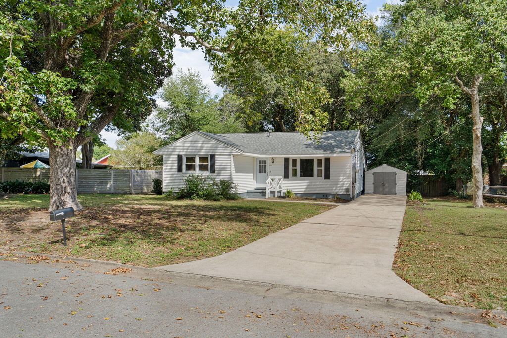 119 NW Thames Place, Fort Walton Beach, FL 32548