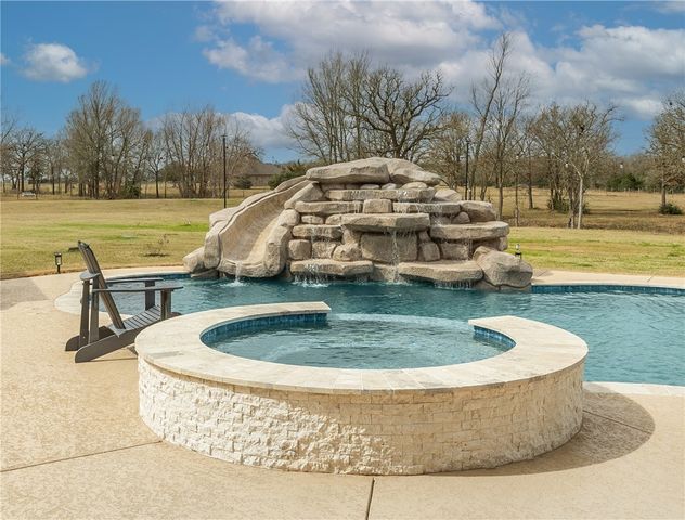 8912 County Road 121, Iola, TX 77861