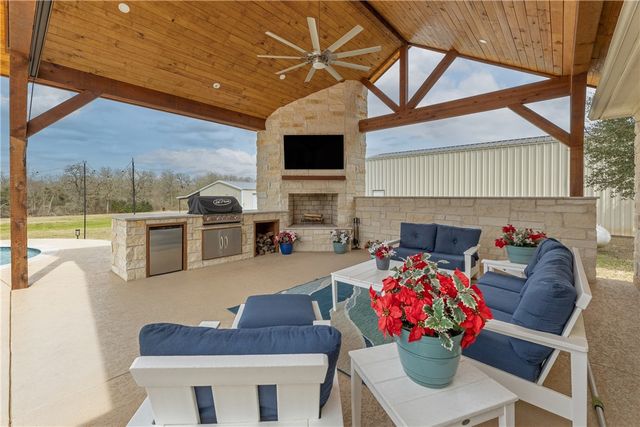 8912 County Road 121, Iola, TX 77861