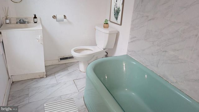 126 W QUEEN LN, Philadelphia, PA 19144