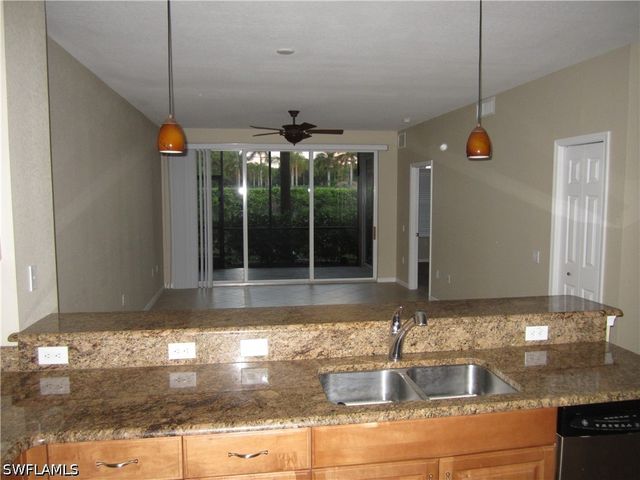 10033 Heather LN 5-502, Naples, FL 34119