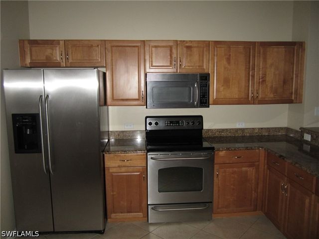 10033 Heather LN 5-502, Naples, FL 34119