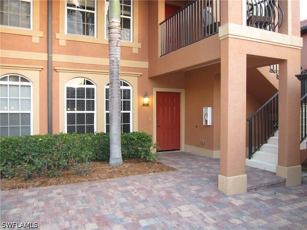 10033 Heather LN 5-502, Naples, FL 34119